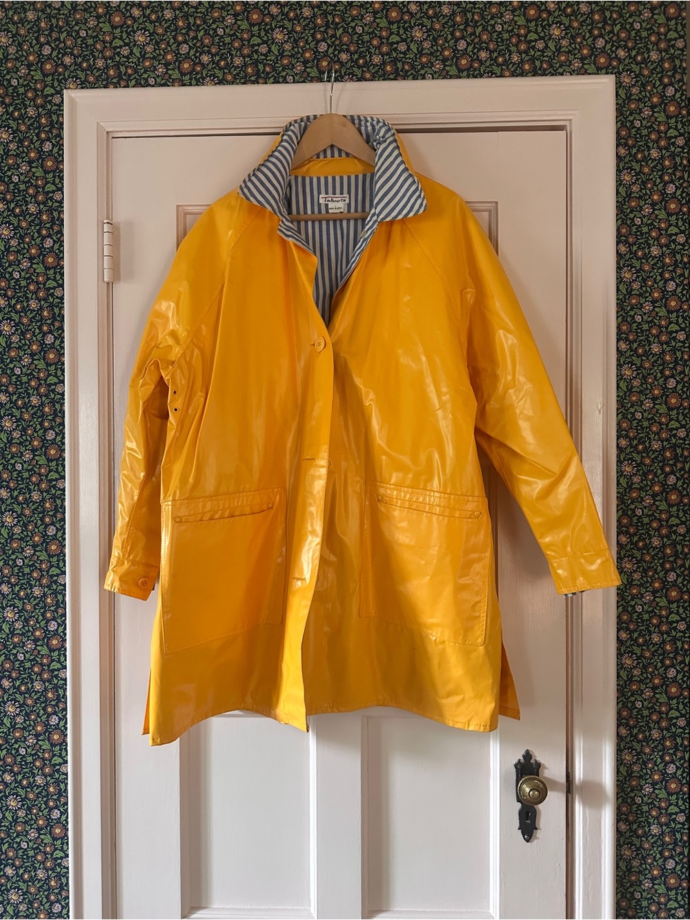 VINTAGE Yellow PVC rain jacket - Picture 1 of 4